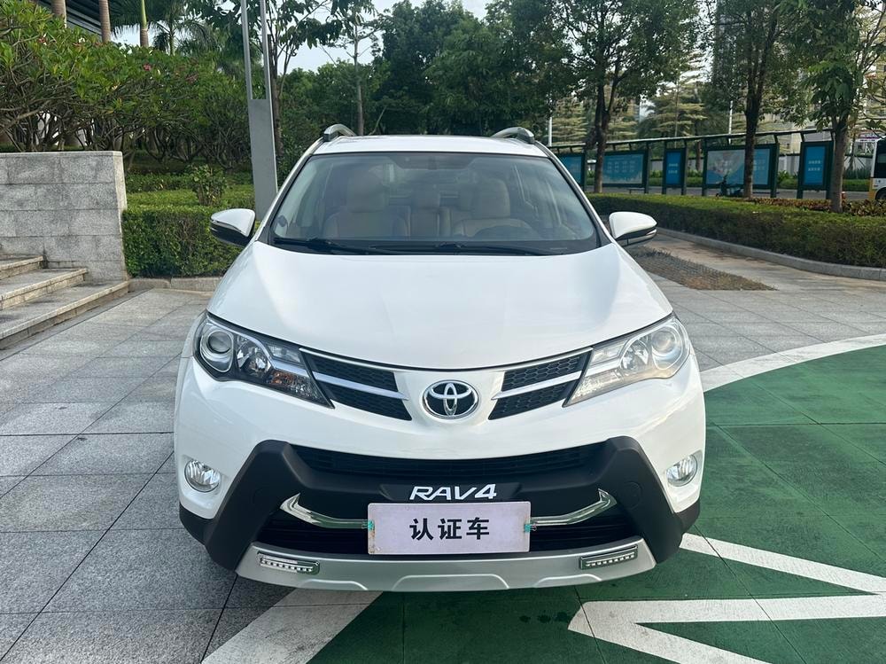 Toyota RAV4 2013 — фото автомобиля