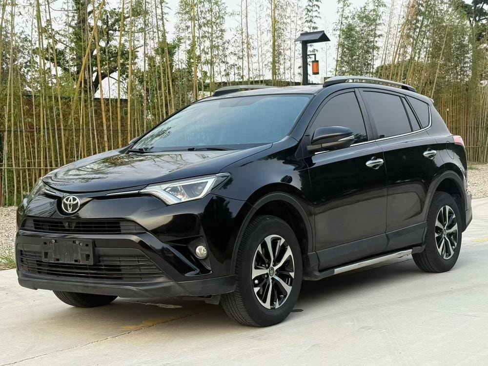 Toyota RAV4 2016 — фото автомобиля