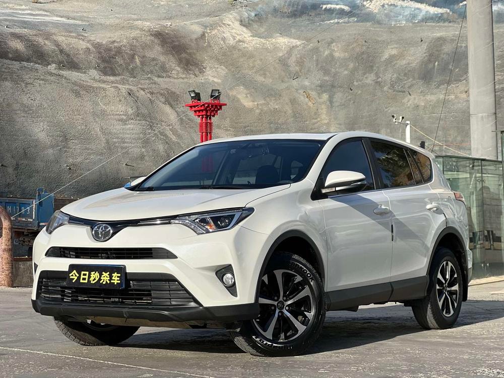 Toyota RAV4 2019 — фото автомобиля 1