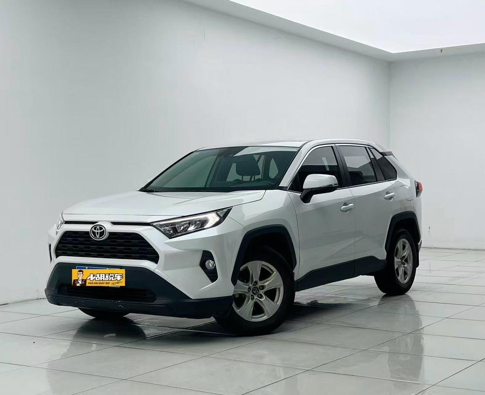 Toyota RAV4 2021 — фото автомобиля 1