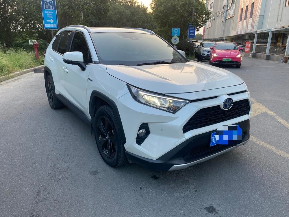 Toyota RAV4 2020 — фото автомобиля 1
