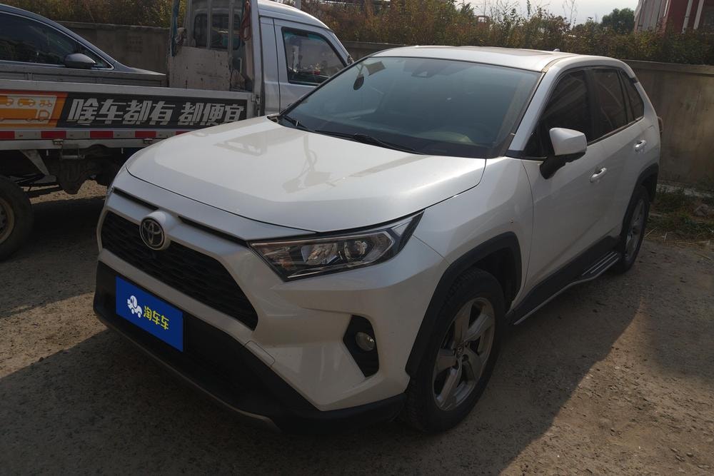 Toyota RAV4 2021 — фото автомобиля 1