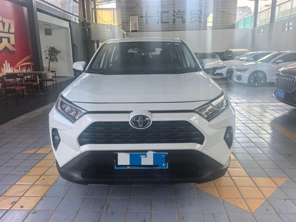 Toyota RAV4 2023 — фото автомобиля 1