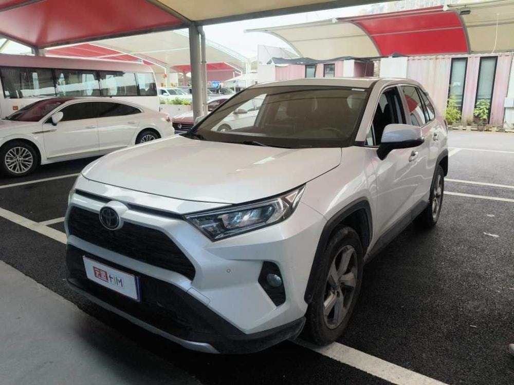 Toyota RAV4 2022 — фото автомобиля 1