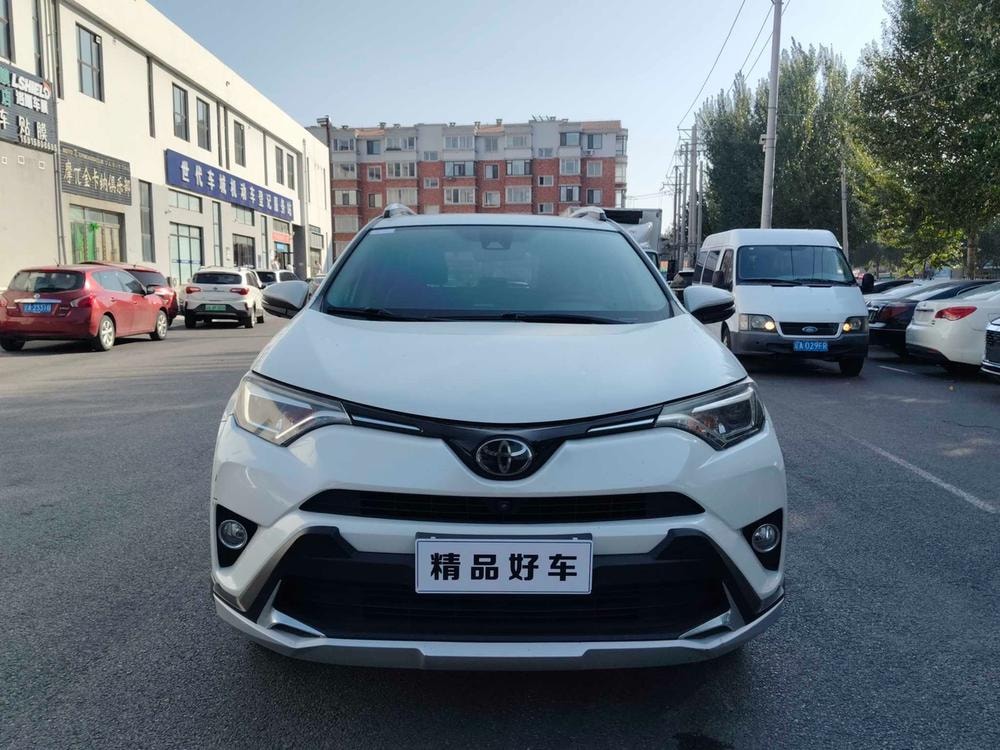Toyota RAV4 2018 — фото автомобиля