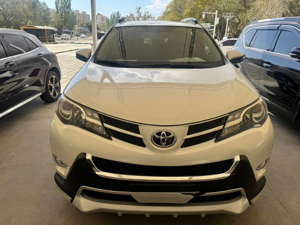Toyota RAV4 2015 — фото автомобиля 1