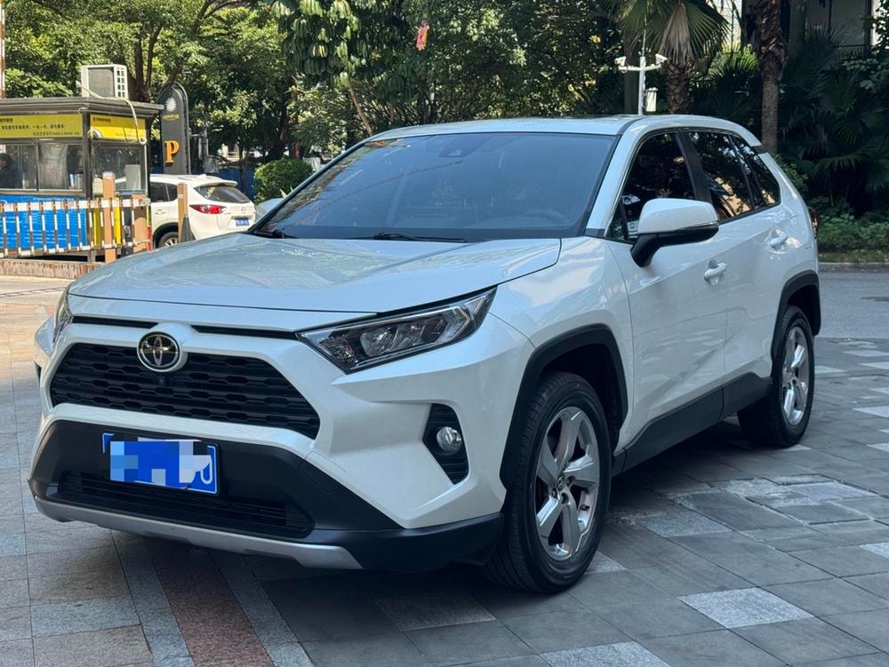 Toyota RAV4 2020 — фото автомобиля 1