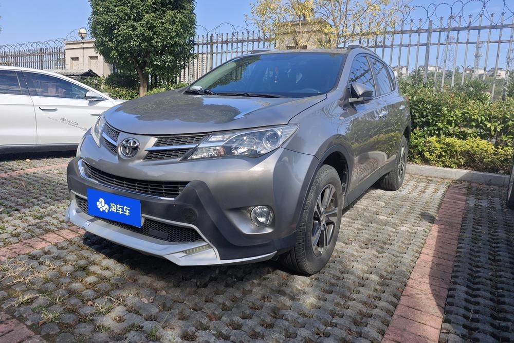 Toyota RAV4 2015 — фото автомобиля 1