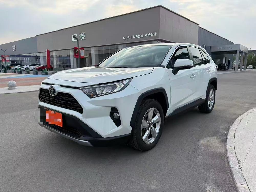 Toyota RAV4 2021 — фото автомобиля 1