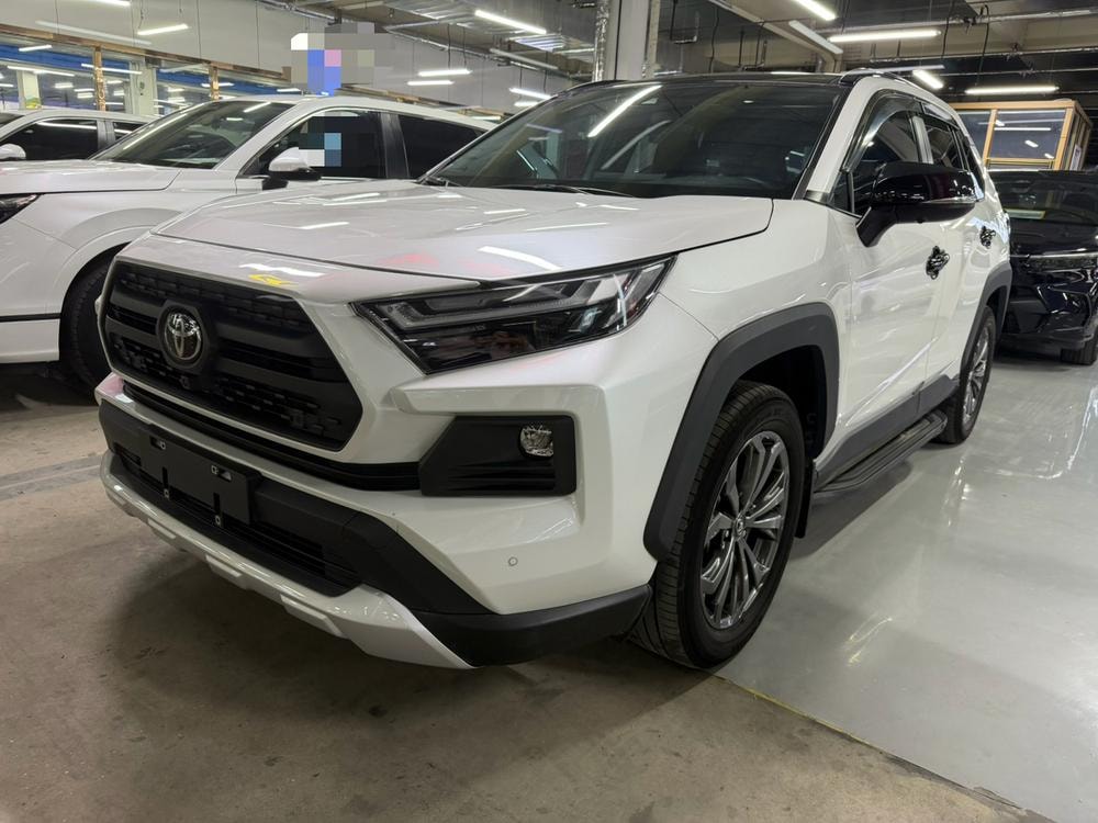 Toyota RAV4 2023 — фото автомобиля 1