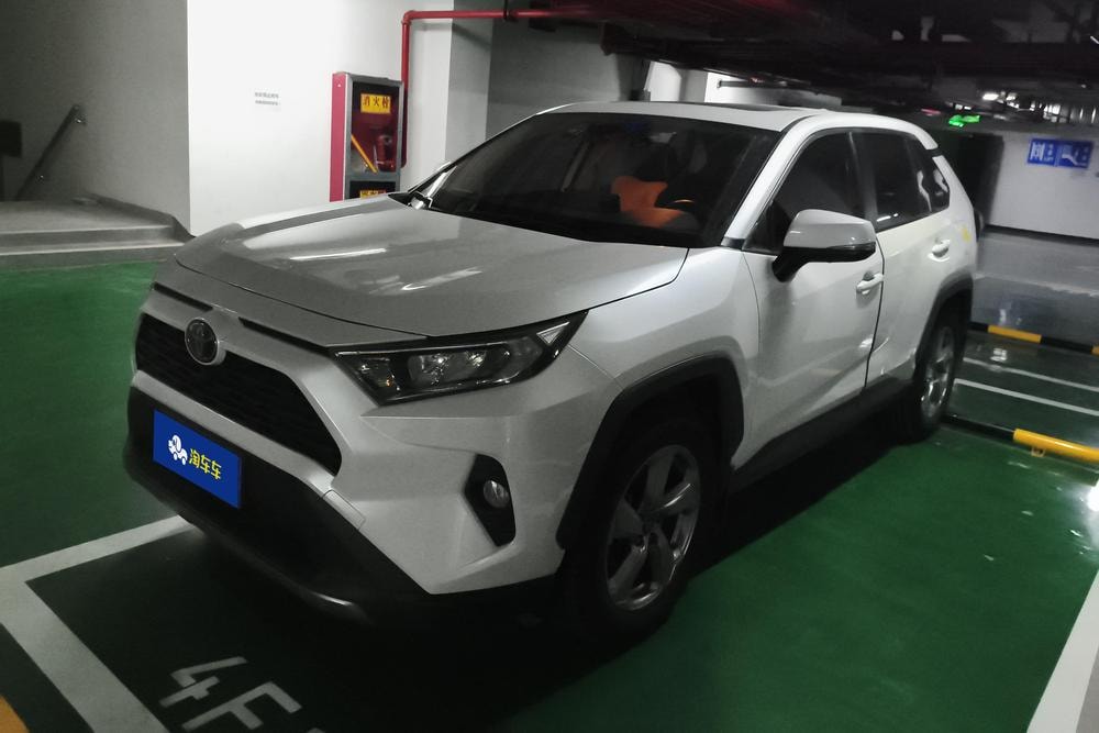 Toyota RAV4 2022 — фото автомобиля