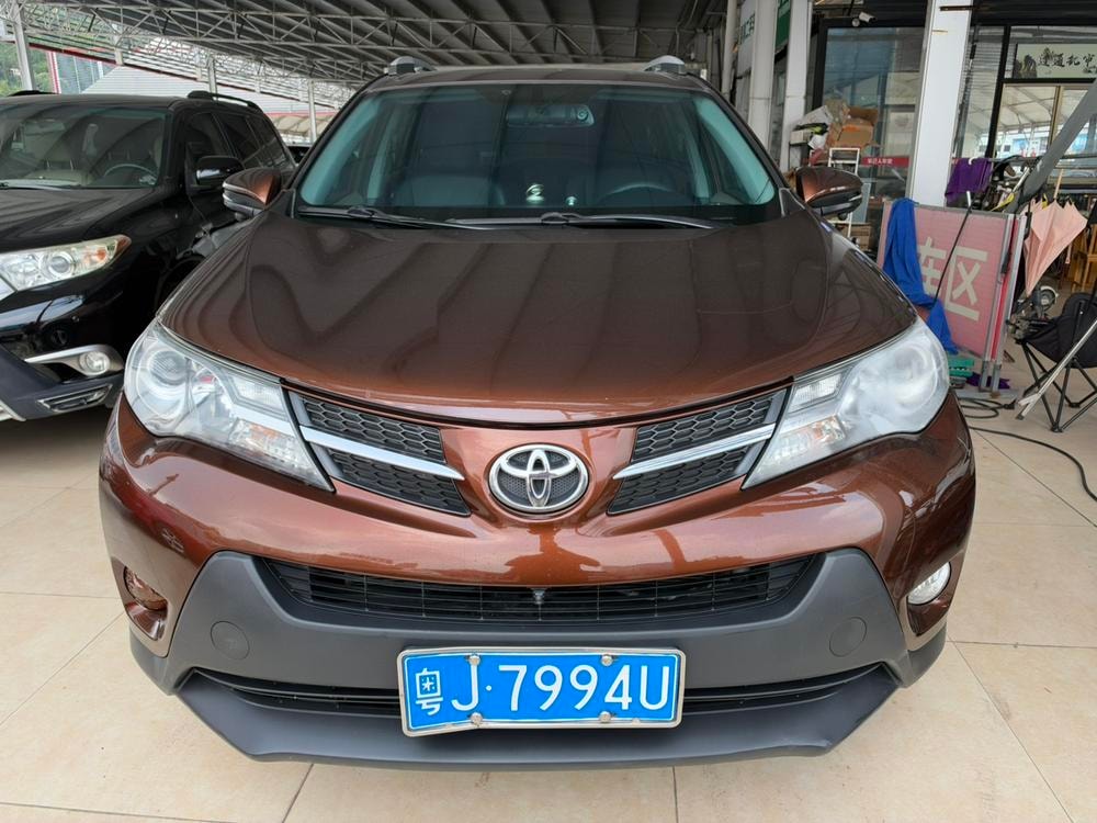 Toyota RAV4 2015 — фото автомобиля 1