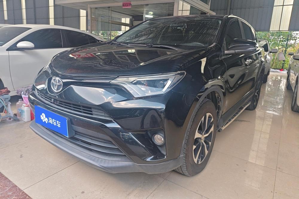 Toyota RAV4 2019 — фото автомобиля 1