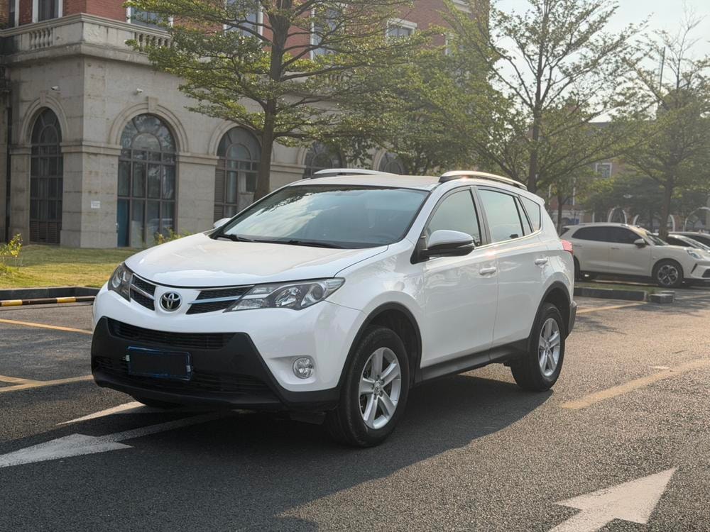 Toyota RAV4 2013 — фото автомобиля