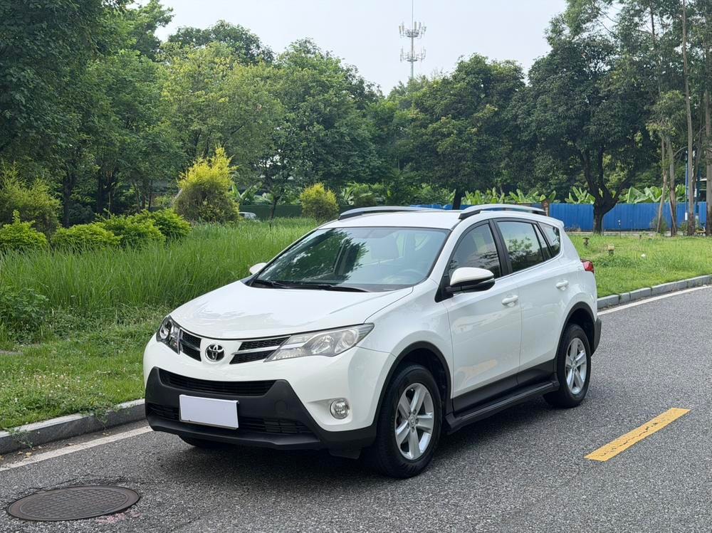 Toyota RAV4 2013 — фото автомобиля