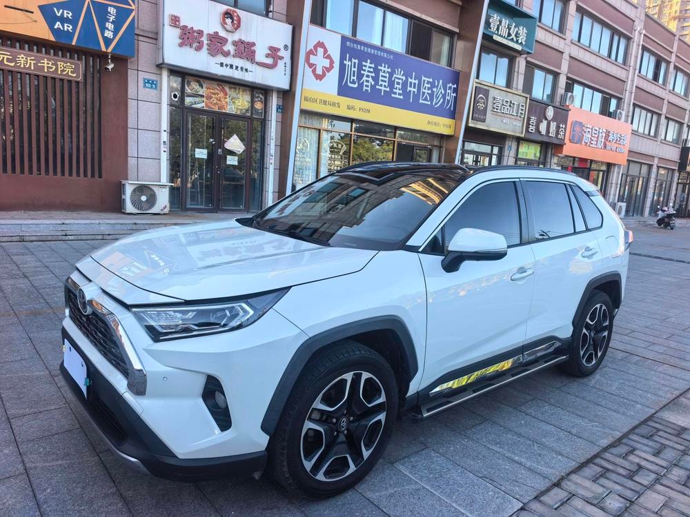Toyota RAV4 2020 — фото автомобиля