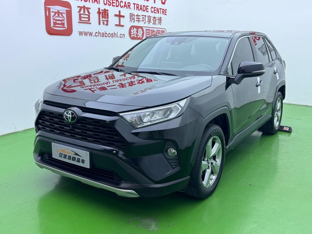 Toyota RAV4 2022 — фото автомобиля