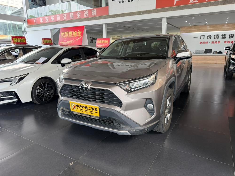 Toyota RAV4 2020 — фото автомобиля