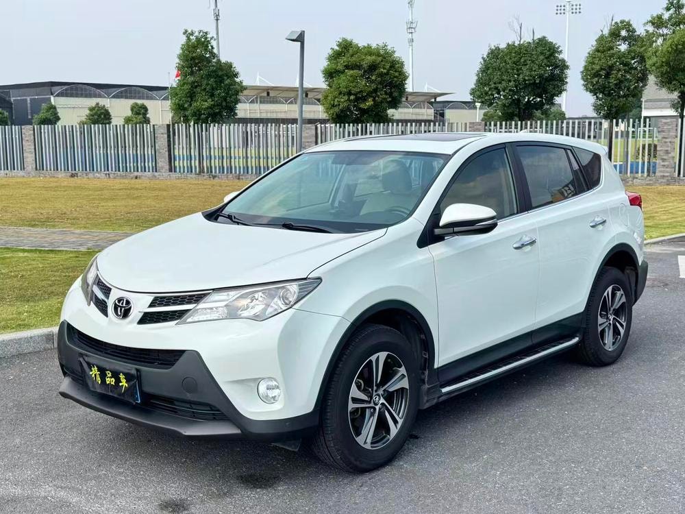 Toyota RAV4 2015 — фото автомобиля