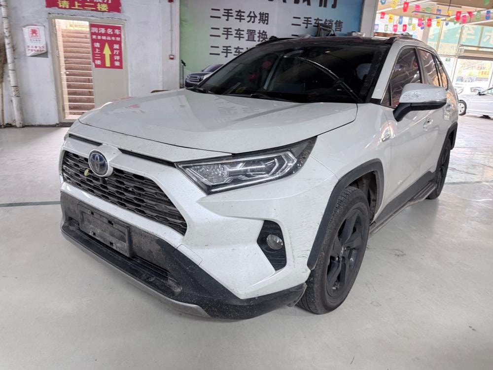 Toyota RAV4 2021 — фото автомобиля