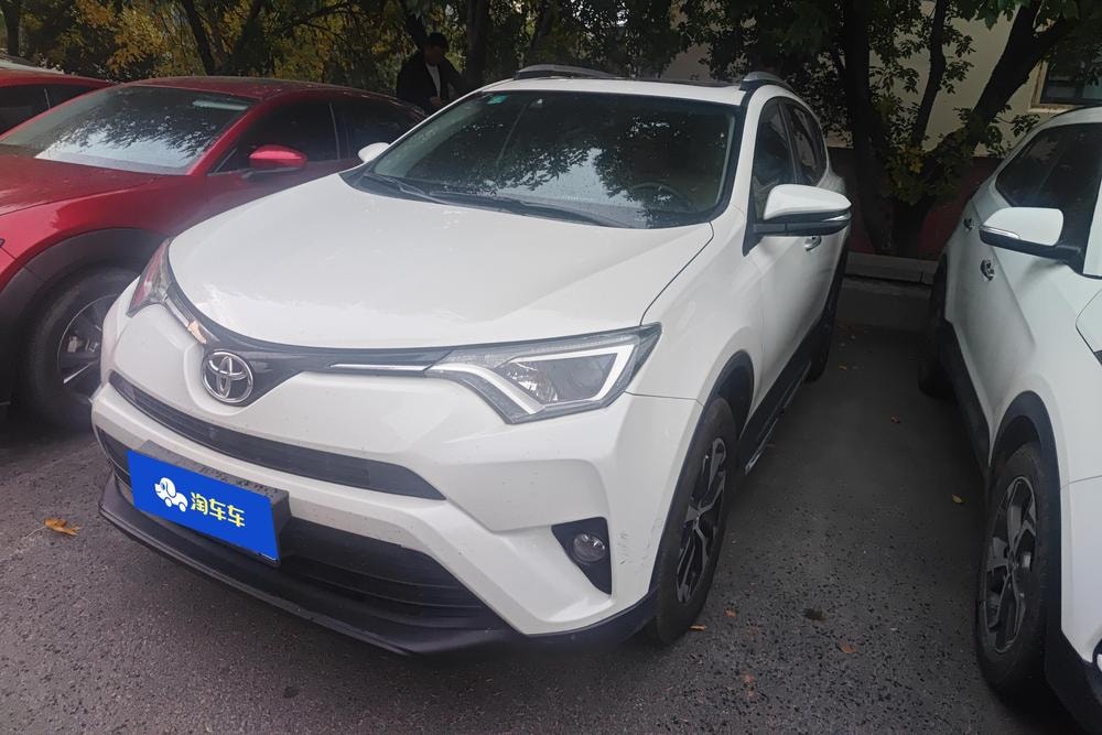 Toyota RAV4 2016 — фото автомобиля