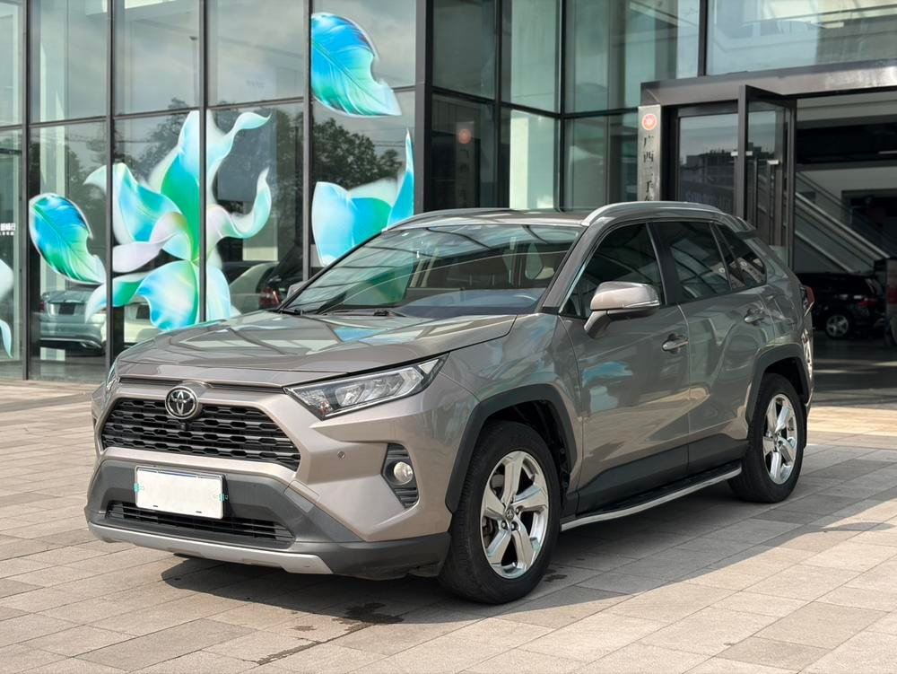 Toyota RAV4 2020 — фото автомобиля