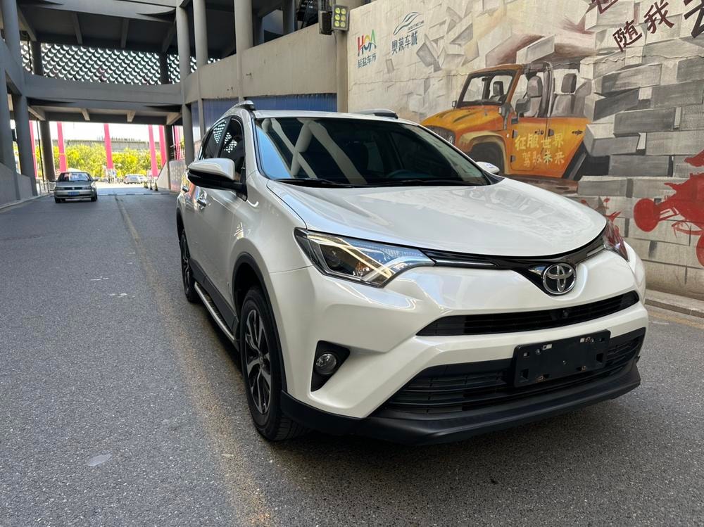 Toyota RAV4 2016 — фото автомобиля