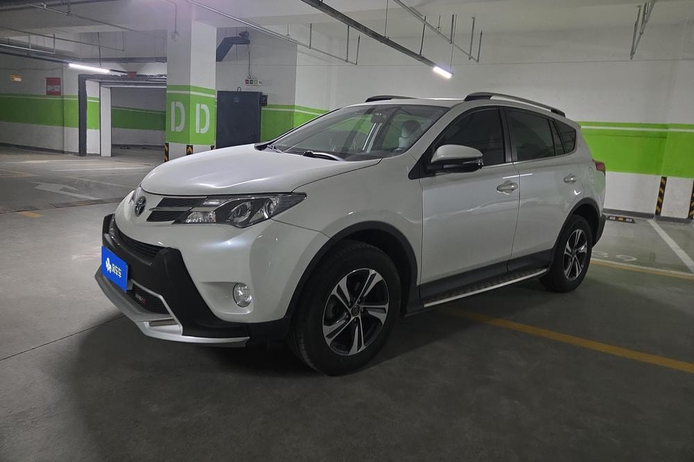 Toyota RAV4 2015 — фото автомобиля 1