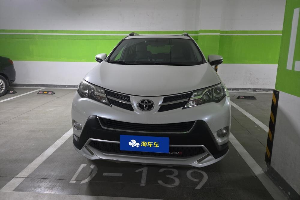 Toyota RAV4 2015 — фото автомобиля