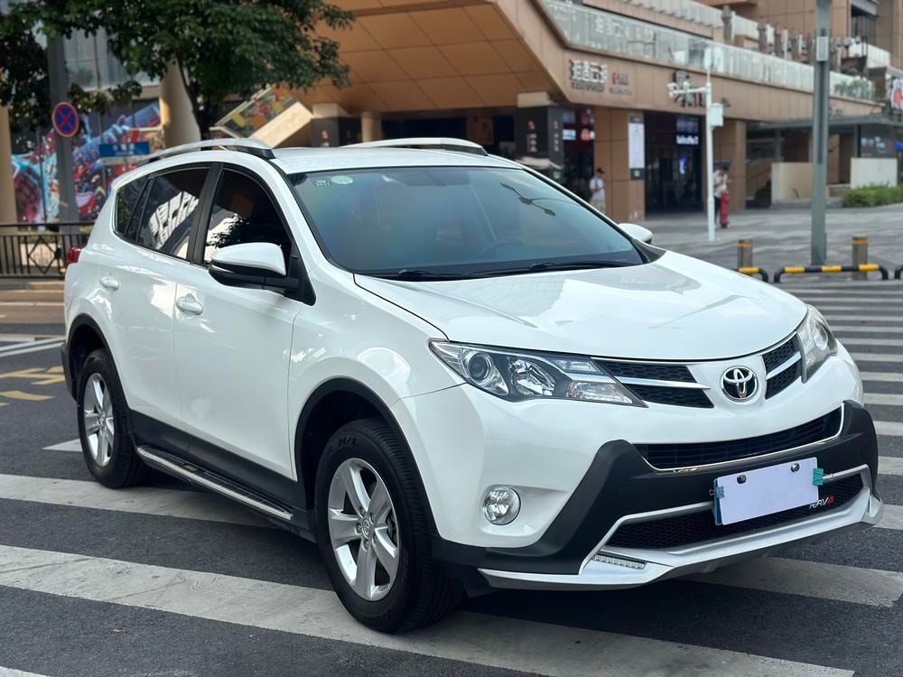 Toyota RAV4 2013 — фото автомобиля