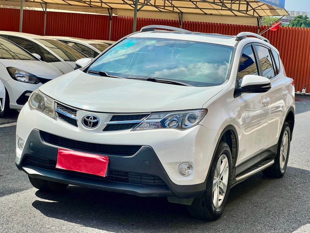Toyota RAV4 2013 — фото автомобиля