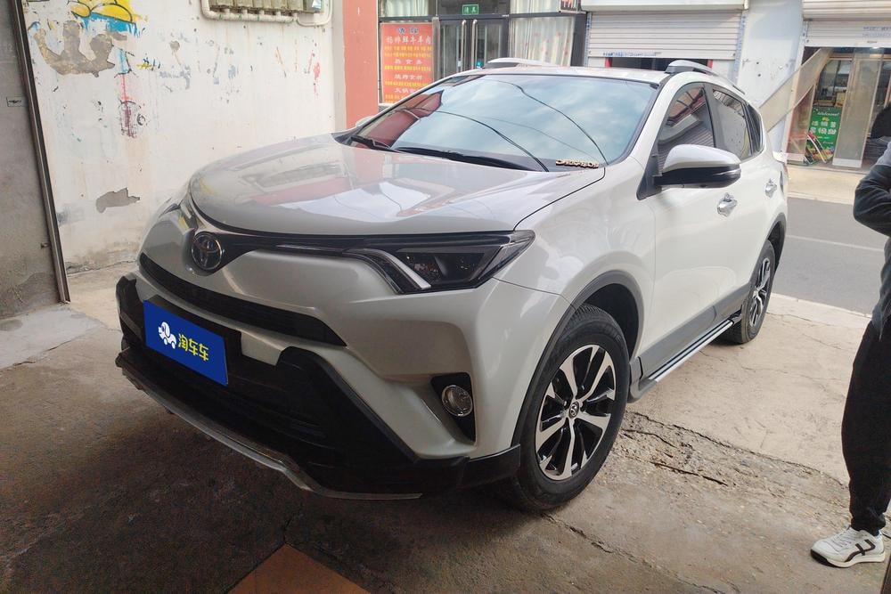 Toyota RAV4 2016 — фото автомобиля