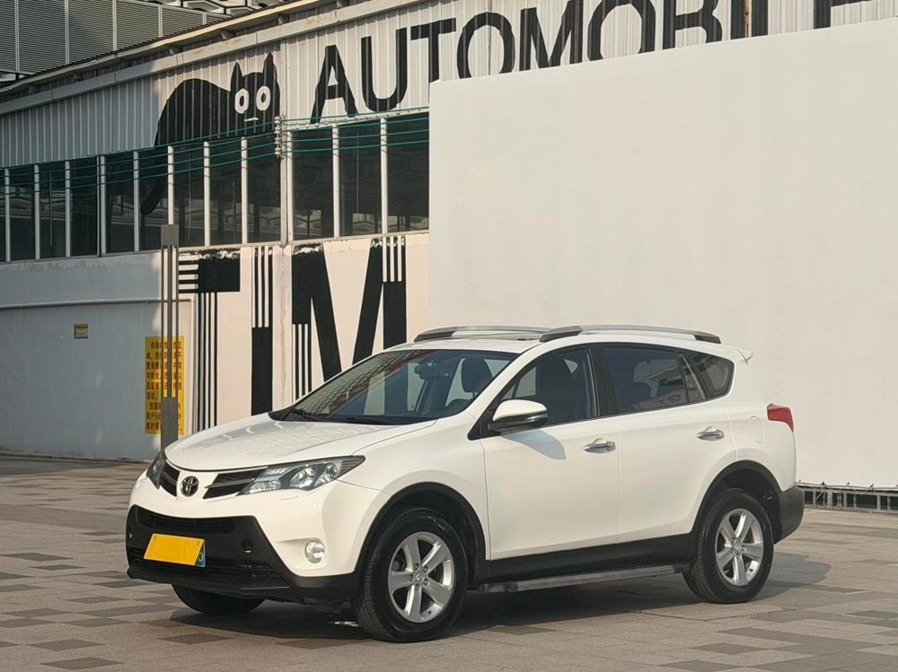 Toyota RAV4 2013 — фото автомобиля