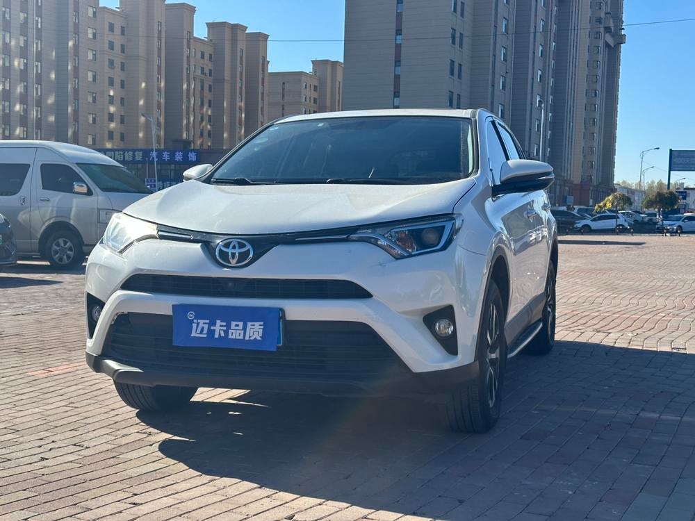 Toyota RAV4 2016 — фото автомобиля