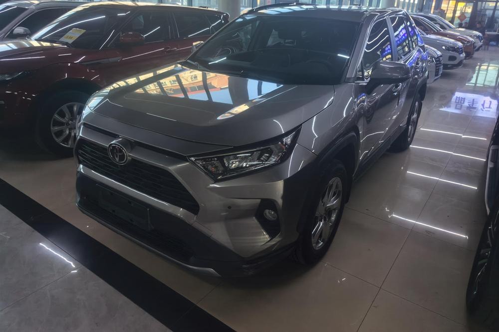 Toyota RAV4 2020 — фото автомобиля 1
