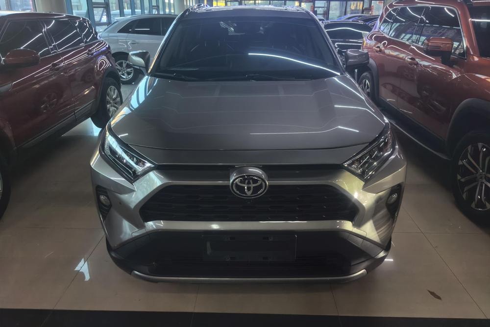 Toyota RAV4 2020 — фото автомобиля
