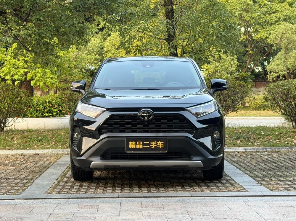 Toyota RAV4 2020 — фото автомобиля