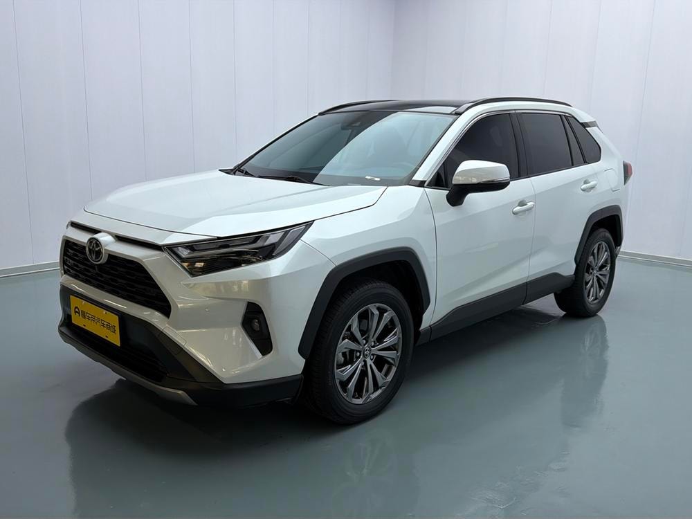 Toyota RAV4 2023 — фото автомобиля