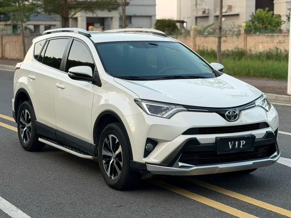 Toyota RAV4 2016 — фото автомобиля