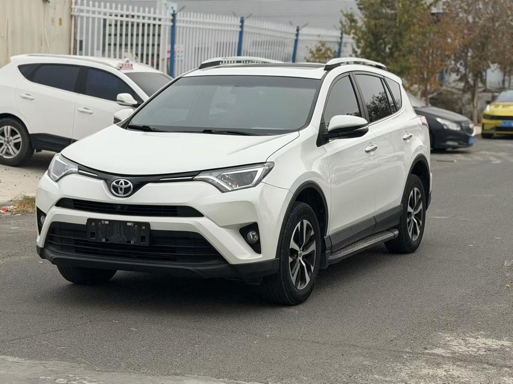 Toyota RAV4 2016 — фото автомобиля