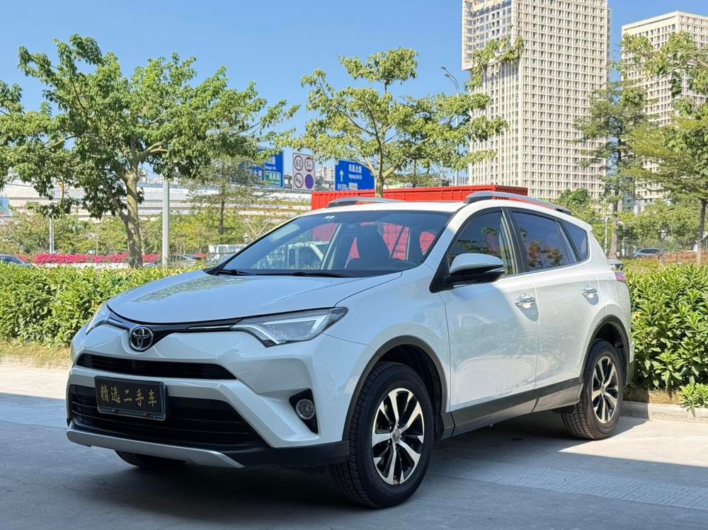 Toyota RAV4 2016 — фото автомобиля