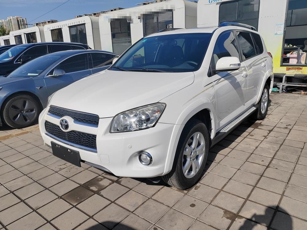 Toyota RAV4 2011 — фото автомобиля