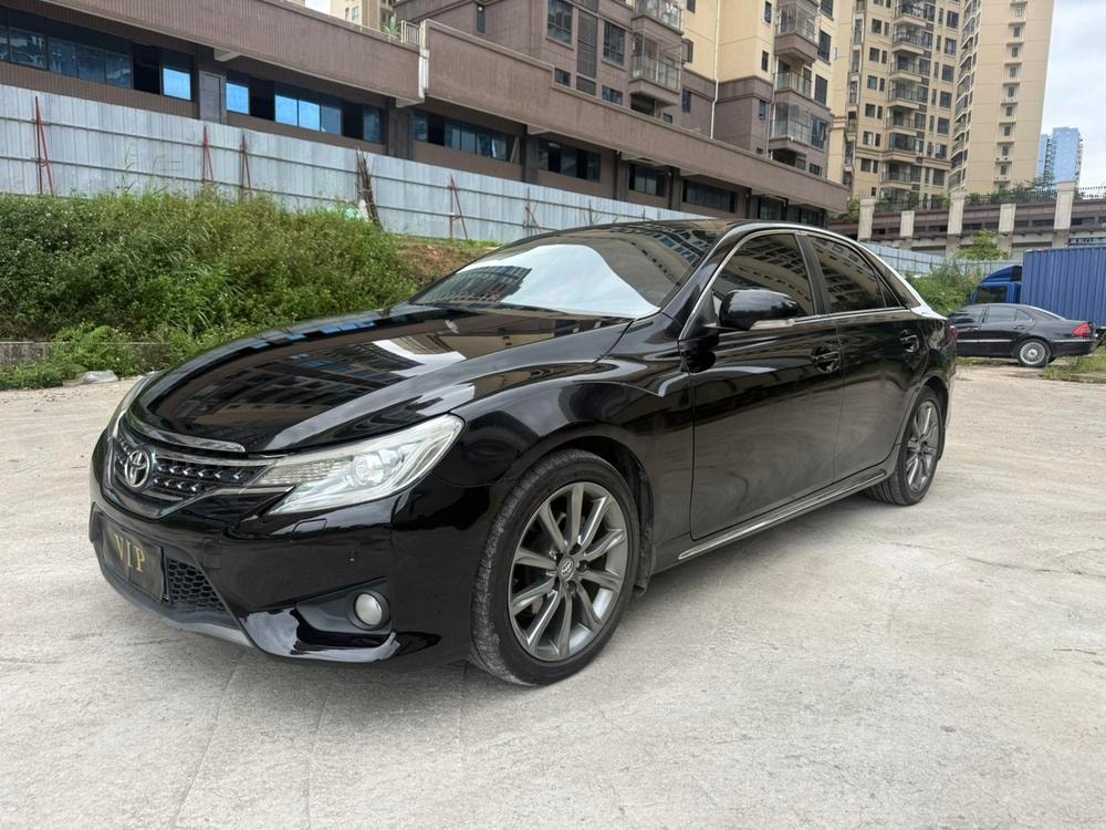 Toyota Reiz 2013 — фото автомобиля