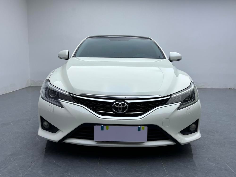 Toyota Reiz 2013 — фото автомобиля
