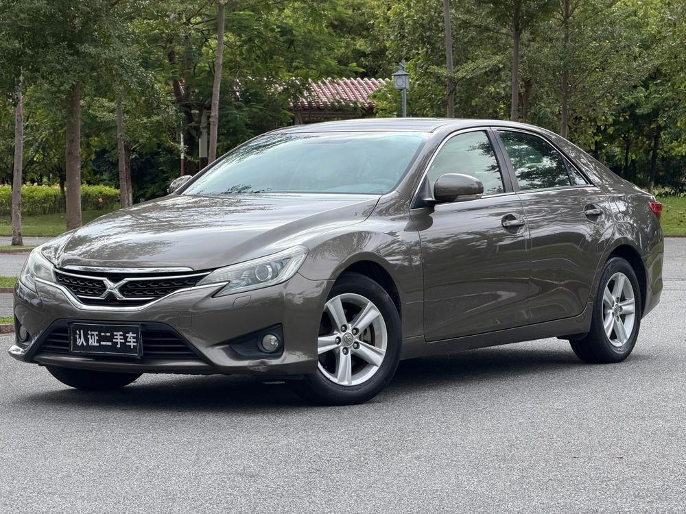 Toyota Reiz 2013 — фото автомобиля