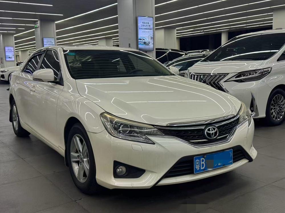 Toyota Reiz 2013 — фото автомобиля