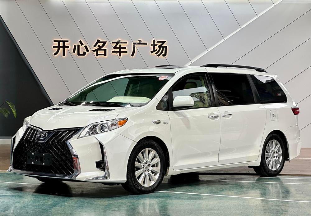 Toyota Sienna 2015 — фото автомобиля