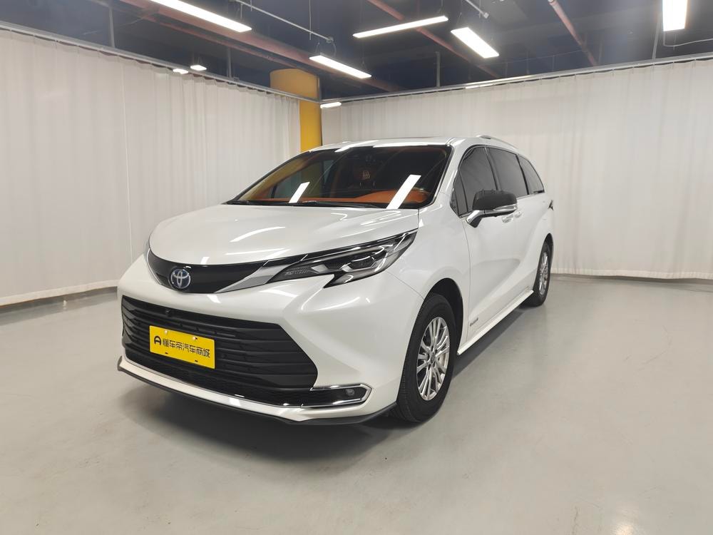 Toyota Sienna 2021 — фото автомобиля