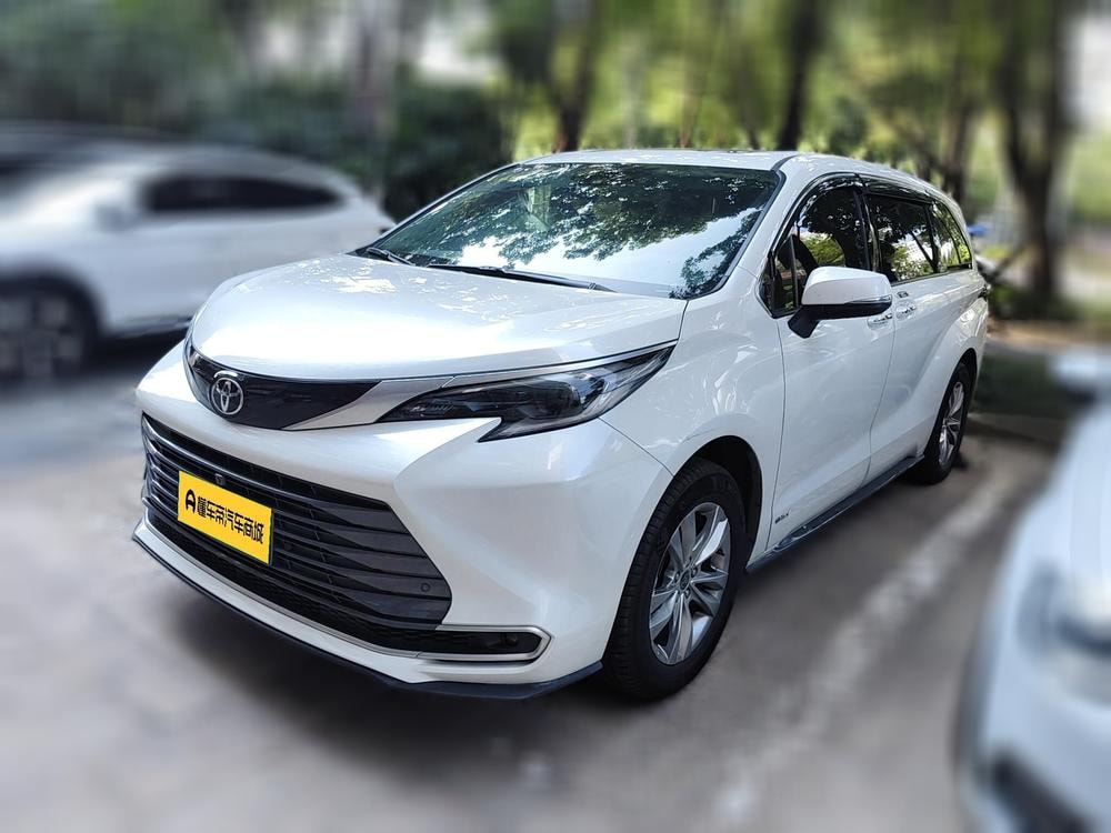 Toyota Sienna 2024 — фото автомобиля