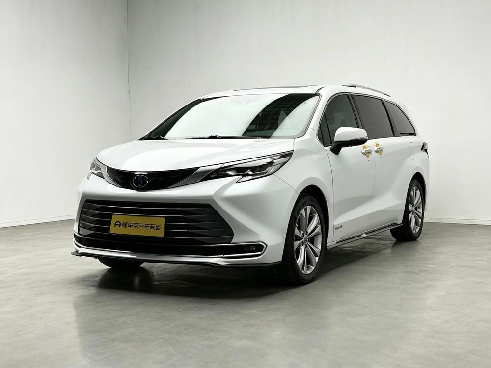 Toyota Sienna 2021 — фото автомобиля 1